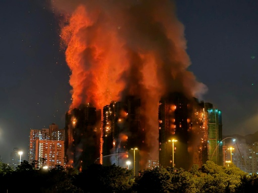 Incendie dévastateur dans les quartiers résidentiels de Hong Kong
